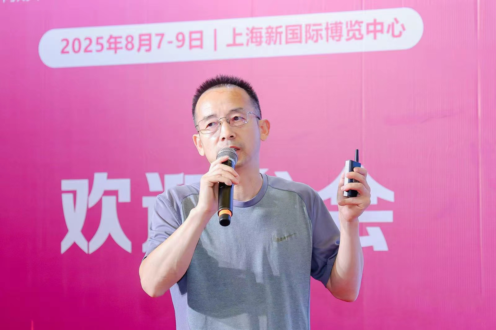 展会邱波.jpg